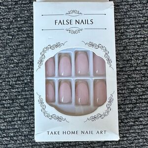 5/25✨gold tip press on nails